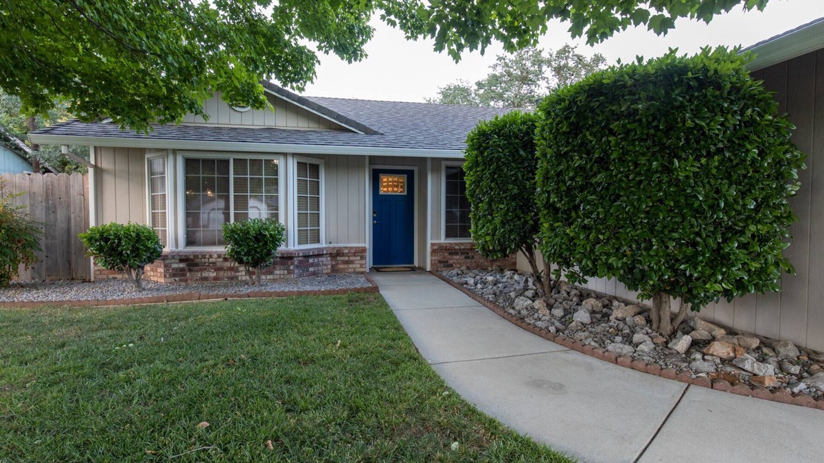 Columbia House | Fayette House near Lema Ranch, just minutes from shopping and Bethel church
