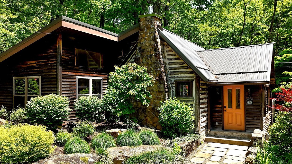 Farmington Cottage | Fayette Springs-Creek House-Enjoy this Spacious Cottage!