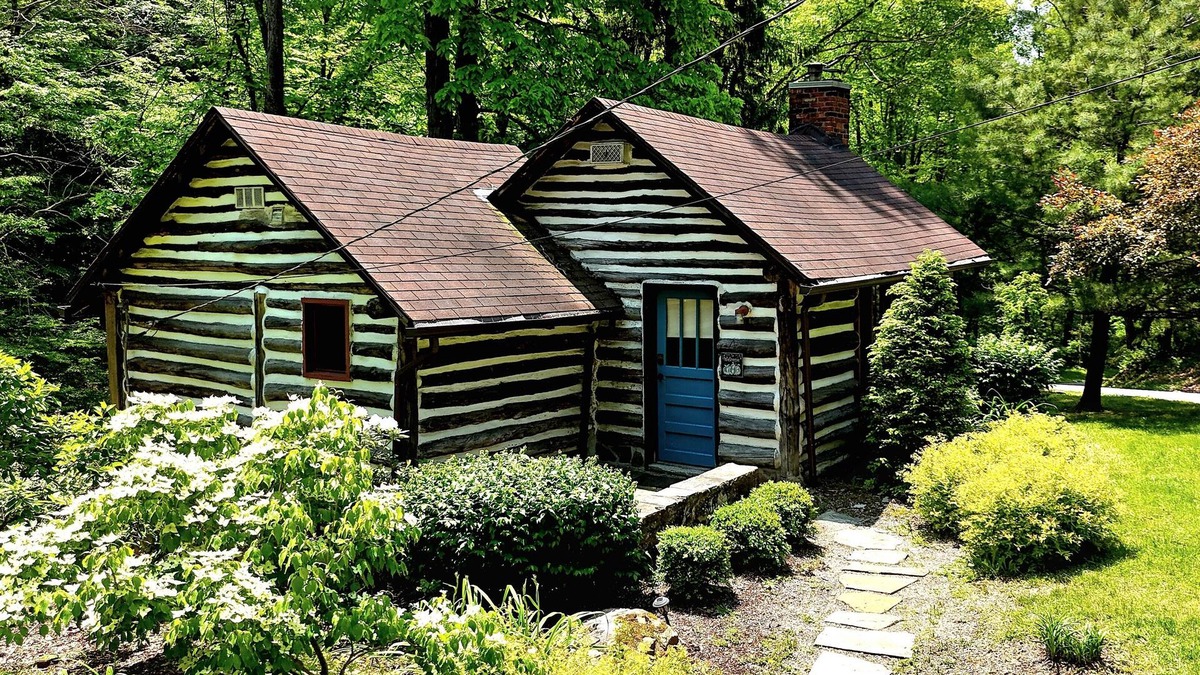 Chalk Hill Cottage | Fayette Springs House-Rustic Luxury close to trails, whitewater and winery!