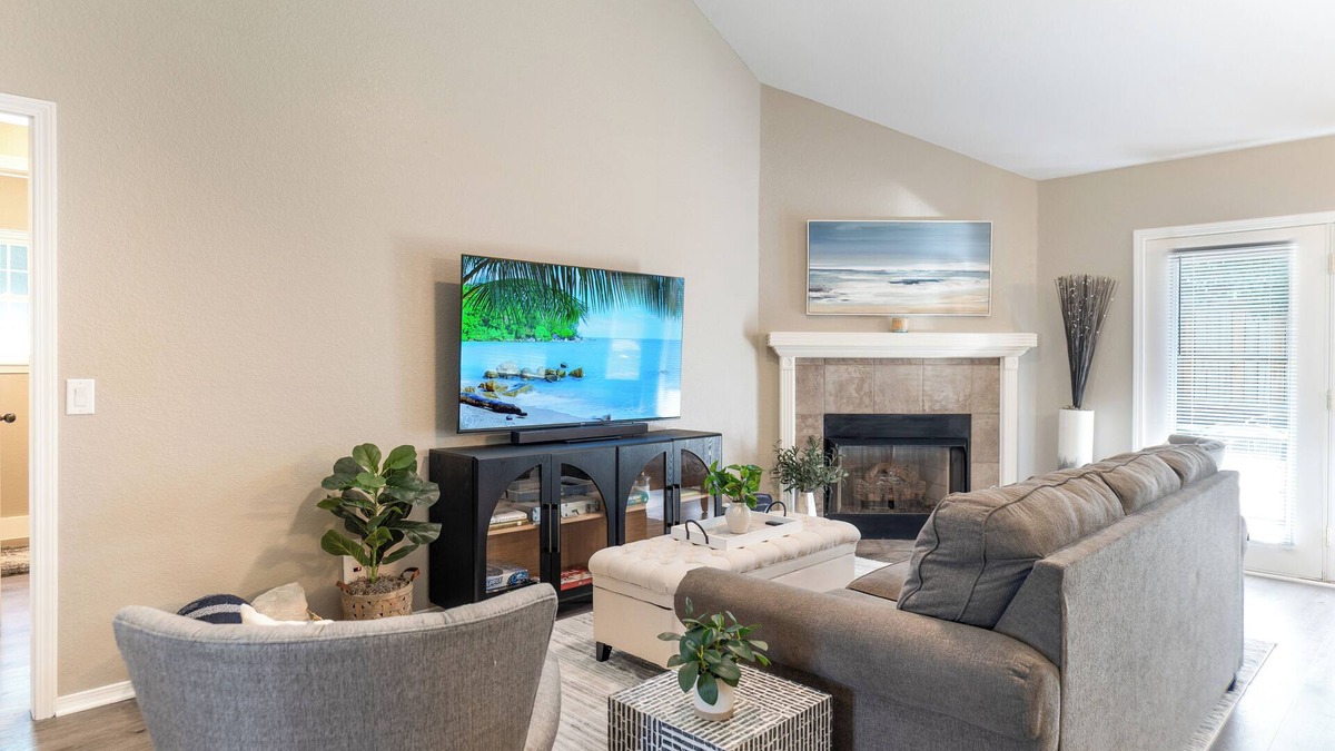 Fayetteville House | FayetteChill Casita - Modern Comfort Near the Heart of Fayetteville. NWA's Best