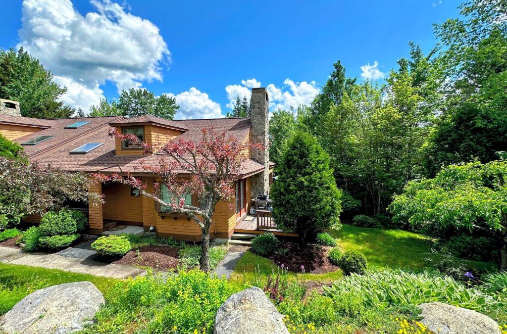 Bretton Woods House | FC17 Stylishly renovated Forest Cottage walk to ski trails wifi cable ping pong AC