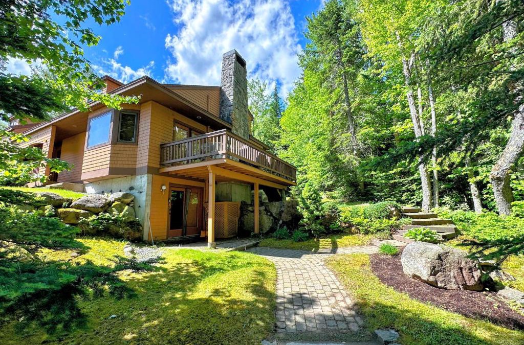 Bretton Woods House | FC43 Renovated cozy spacious cottage with AC air hockey wifi close to ski trails