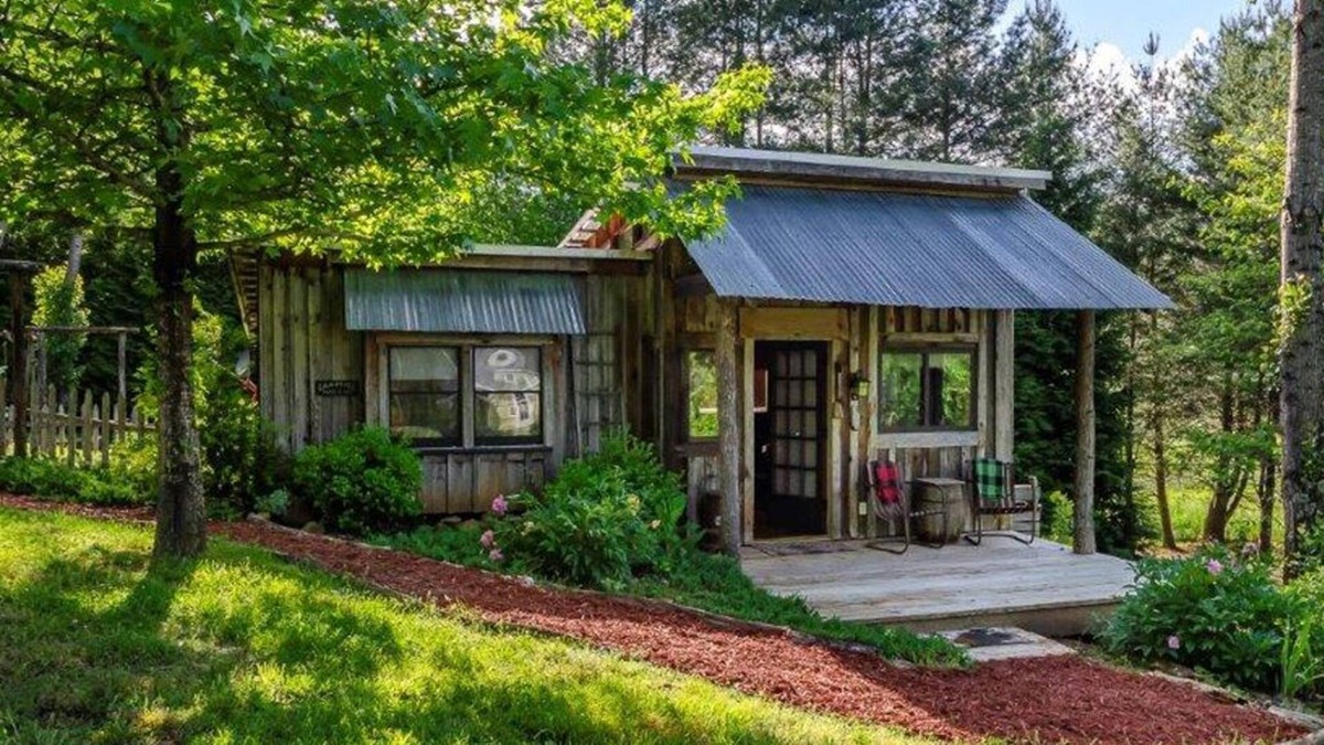 Franklin Cottage | Feathered Nest - Picturesque Creekside Cottage in Peaceful Valley!