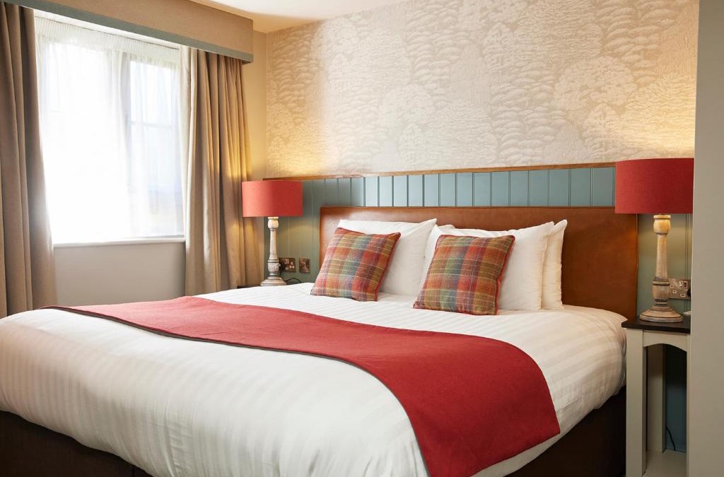 Wadesmill House | Feathers by Chef & Brewer Collection