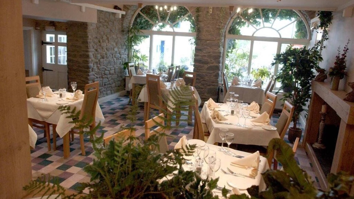 Aberaeron Hotel | Feathers Hotel, Bar and Restaurant