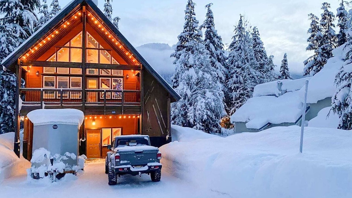 Hyak Ski Chalet | Feature: Skiing, Sledding, Snoqualmie Summit East