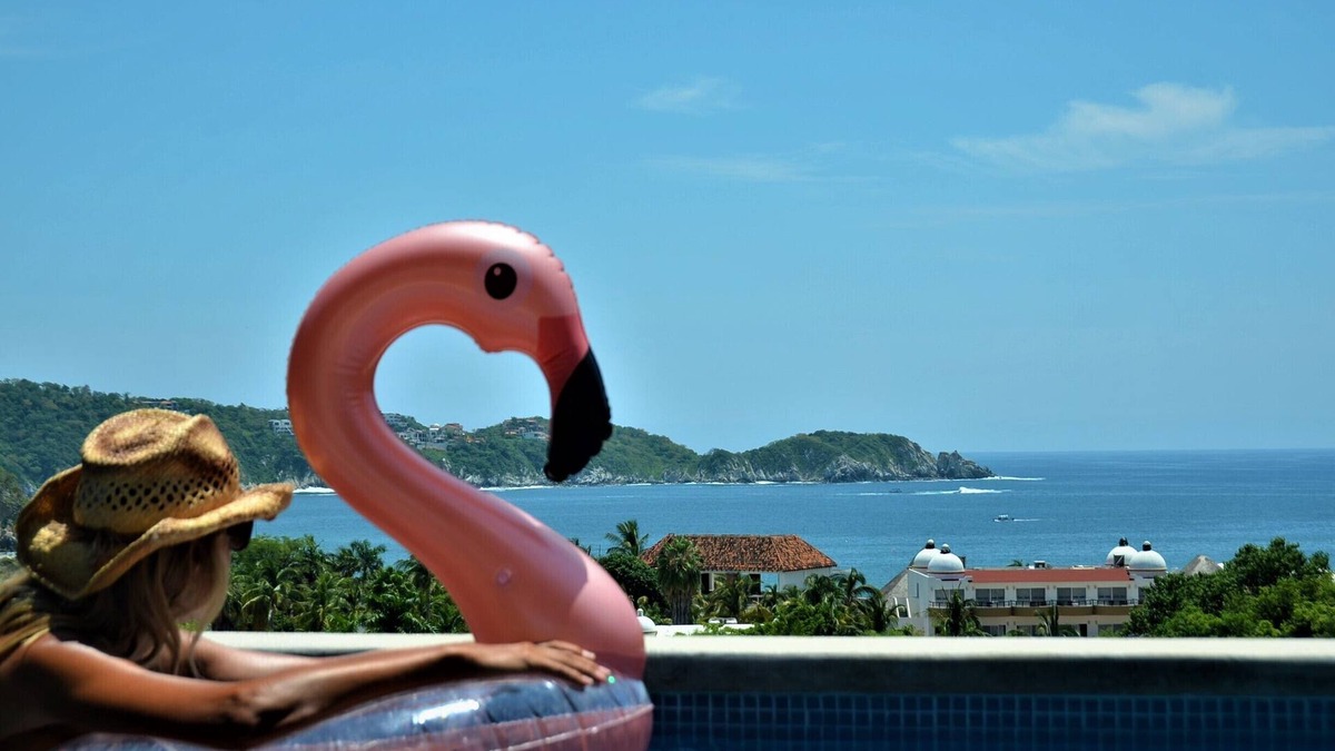 P Chahue Condo | Featured on HGTV -Majestic Ocean/Mountain View-PH w/PRIVATE POOL- No Car Needed