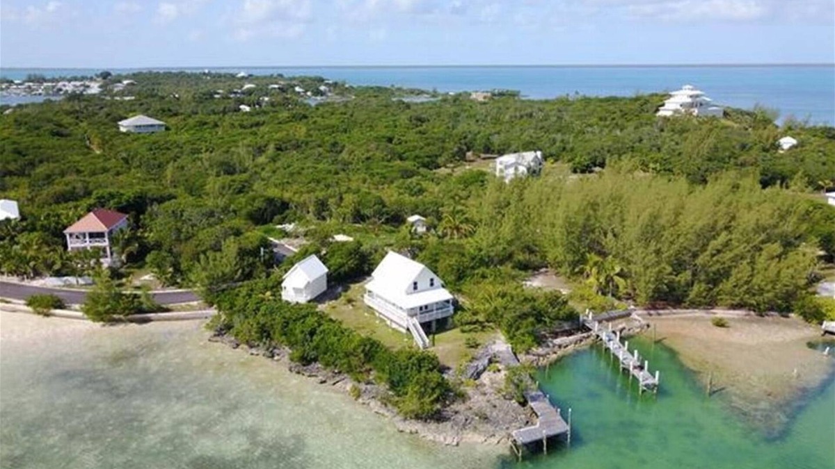 Green Turtle Cay House | Featured on HGTV! Protected deep water dock !