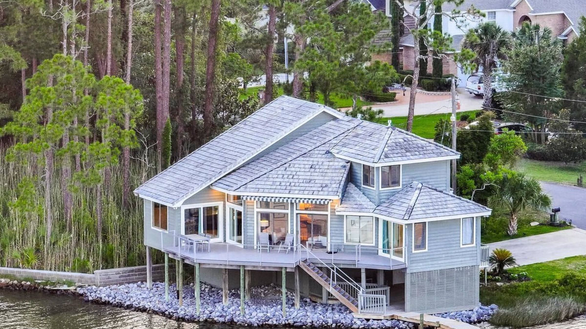 Niceville House | Featured on HGTV's "My Lottery Dream Home".15 minute boat ride to Crab Island.