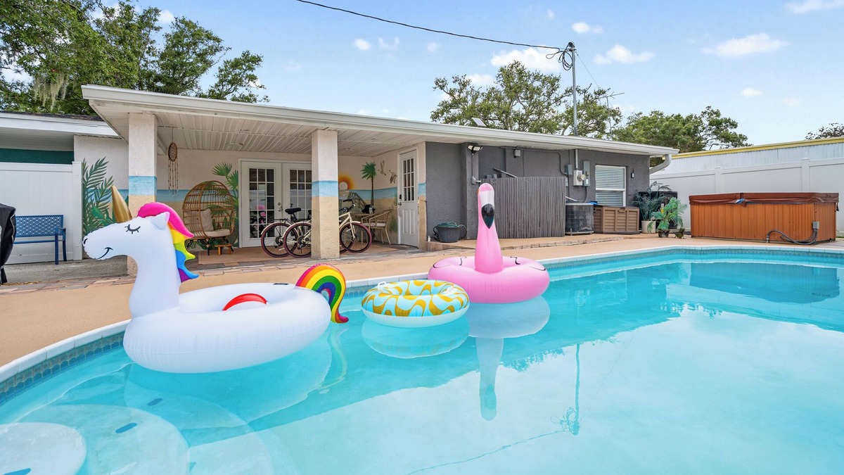 Largo House | Featured on Magnolia Ntwk Beachfront Bargain Hunt: Heated POOL, minutes to beach