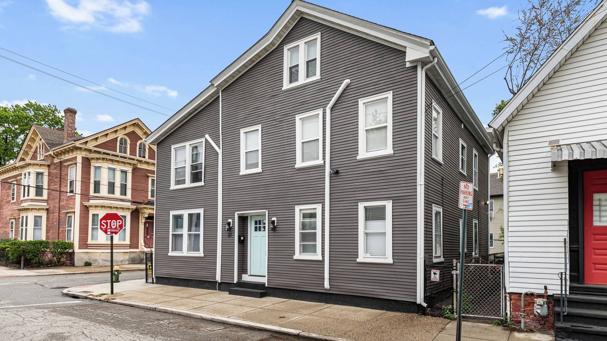 West End Condo | Federal Hill PRIDE a 3 bedroom condo with WiFi, AC