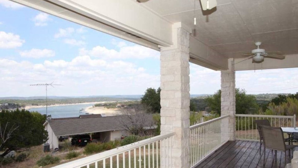 Briarcliff House | Feed the deer w/Lake Travis views & open Boat Ramp
