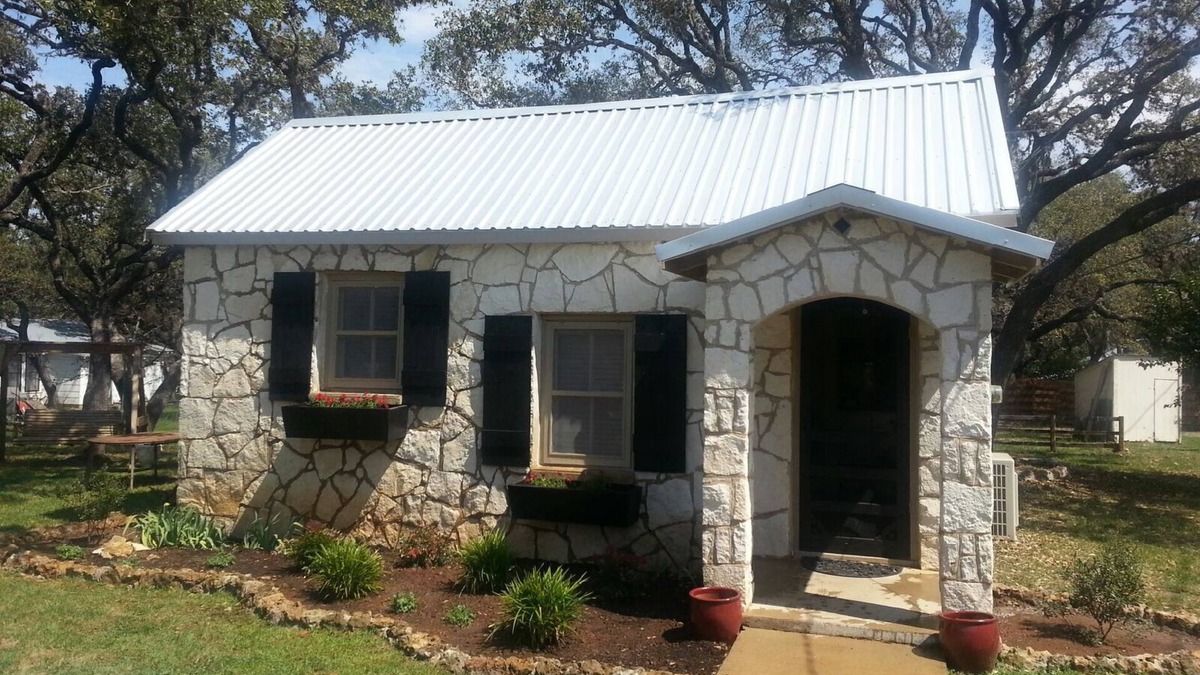 Johnson City Cottage | Feel At Home In A Cozy Yet Modern Cottage Located Off The Texas Hwy 90 Winetrail