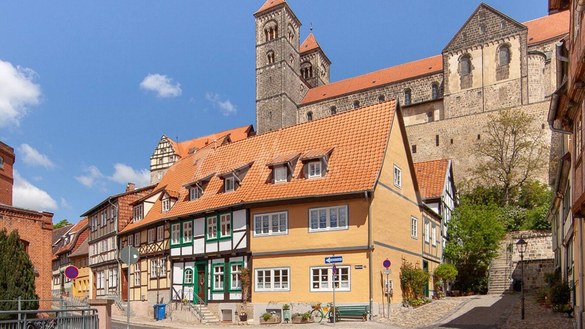 Quedlinburg Apartment | Feel-good apartment (87m², single monument) in the middle of the old town of Quedlinburg