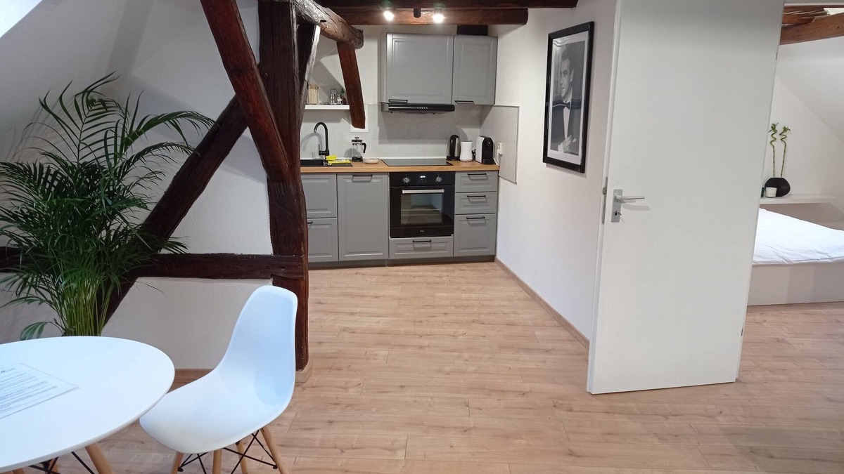 Delitzsch Apartment | Feel-good oasis in the old town, SmartTV + Netflix, large bathtub