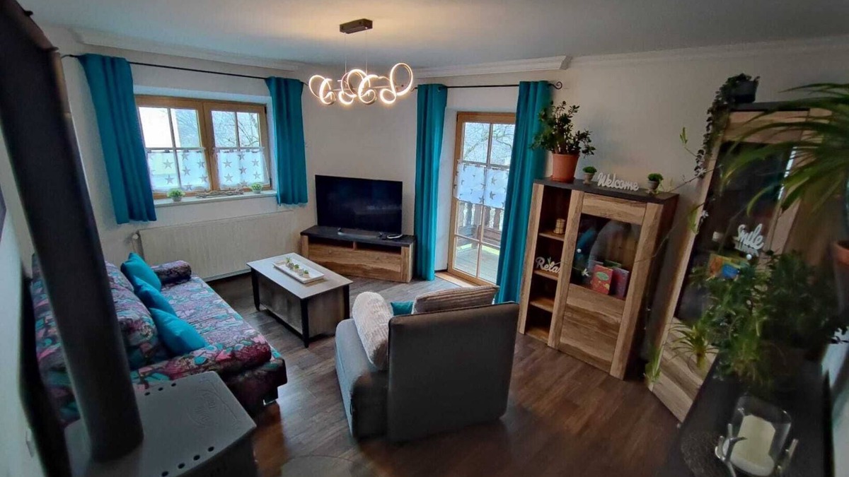 Kienberg Apartment | Feel-good vacation apartment with Swedish stove and cozy eat-in kitchen