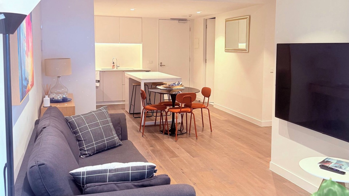 Fitzroy Apartment | Feel the local vibe this Winter + parking. Modern, convenient & family friendly.