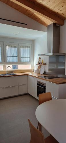 Vic Apartment | FeelhomeVIC. Ático con terraza en centro histórico