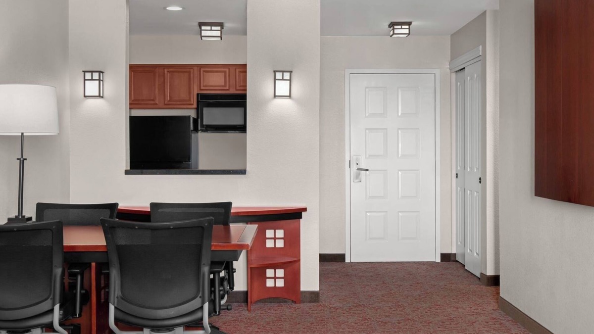 Renton Hotel | Feels Like Home! With Full Kitchen, Complimentary Airport Shuttle!