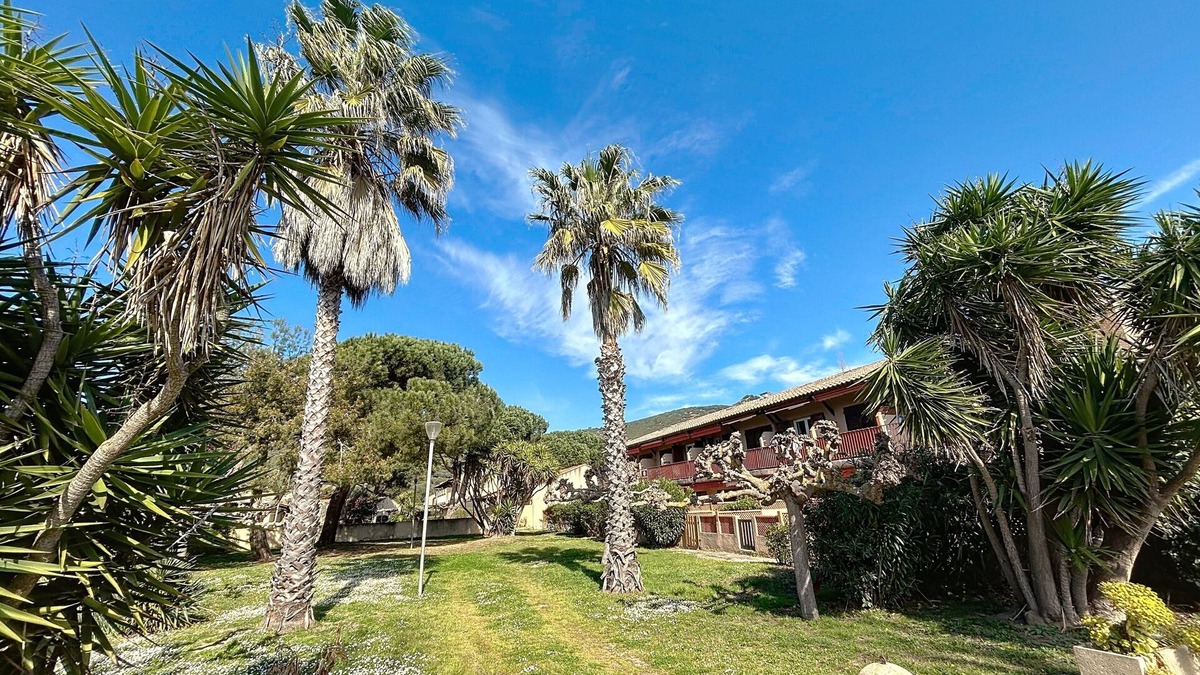Alata Apartment | Feet in the water in Corsica
