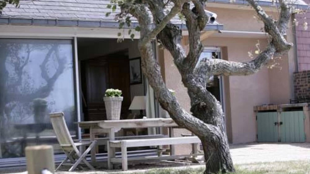 Saint-Martin de Brehal Villa | Feet in the water, our holiday villa overlooking the Chausey Islands, 10 km from Granville