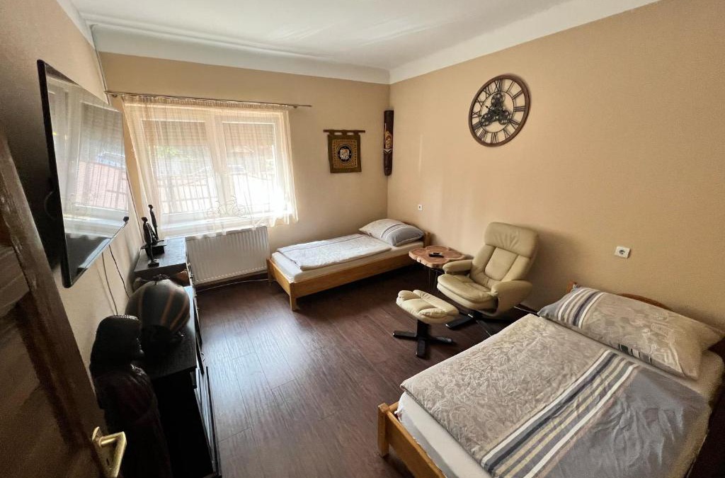 Gyal Apartment | Fehér galamb apartman
