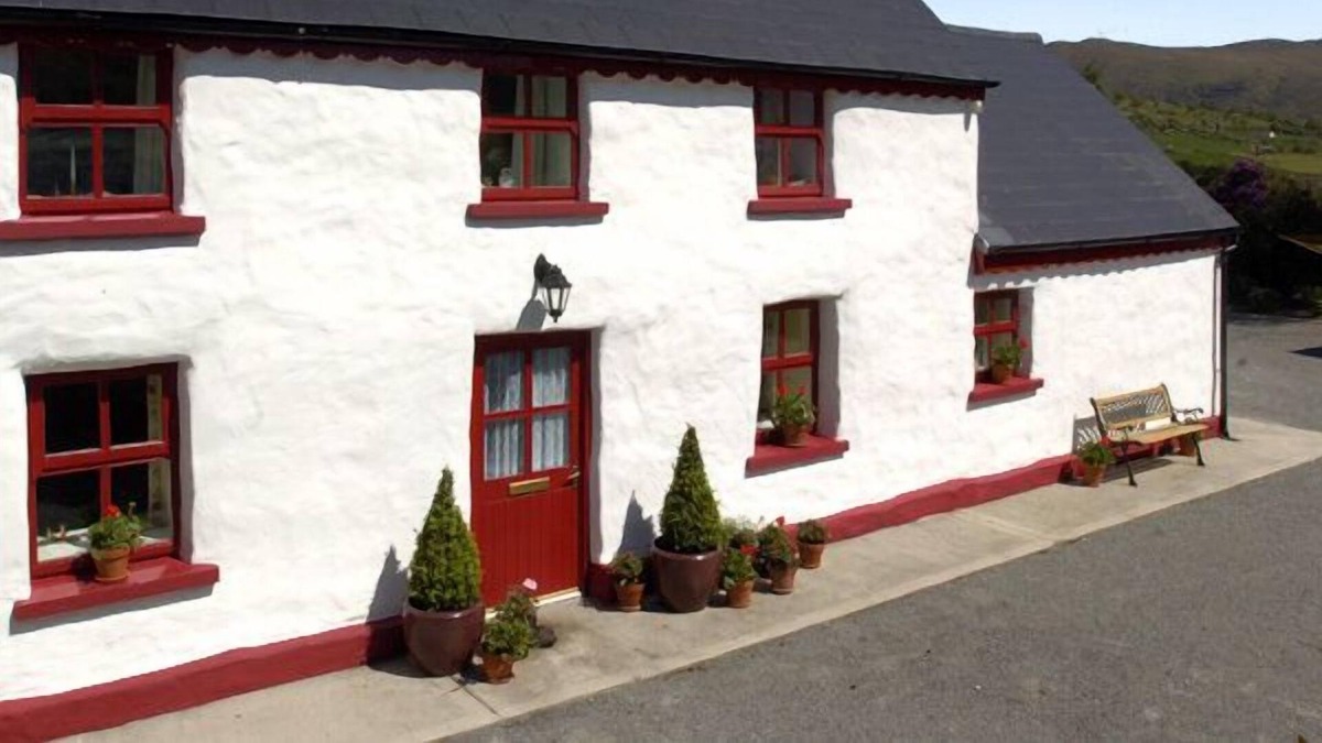 Lauragh Cottage | FEHANAUGH COTTAGE, country holiday cottage in Lauragh, County Kerry