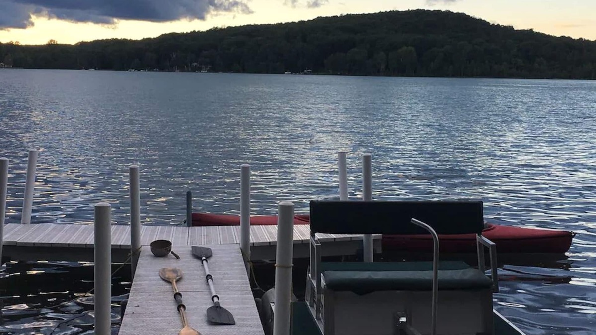 Vanderbilt Cottage | Felker's Cottage: Fall Adventures Await – Enjoy the Beauty of Huffman Lake this Autumn!