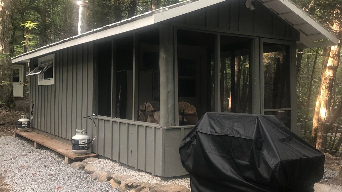 Port Hope Cabin | Felstead Farms Creekside Cabin