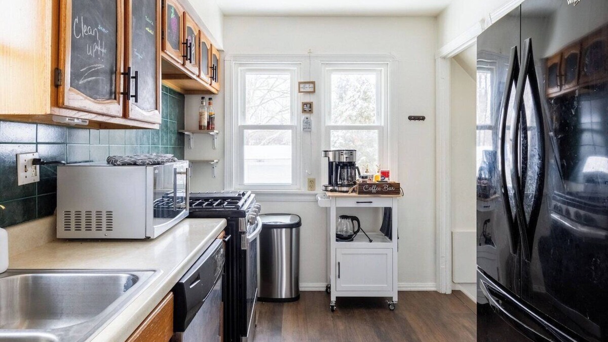Cleveland Heights House | Felton · King Bed, Fire Pit & Whimsical Sea