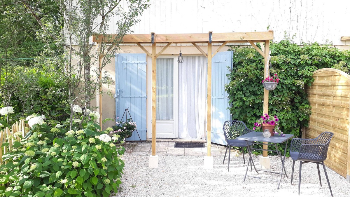 Paunat Cottage | Fem (dog friendly) gite, with swimming pool. In the heart of the Dordogne!