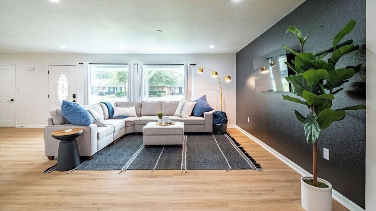 Spring Branch West House | Fenced Backyard | King Bed | Open Plan | Modern