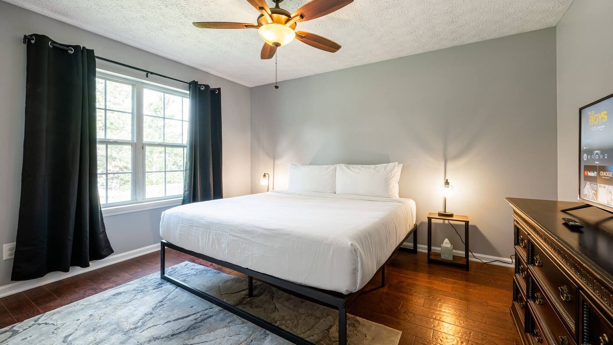 Emerson House | Fenced BKYD & Firepit 1 Mile To Lakepoint Sports