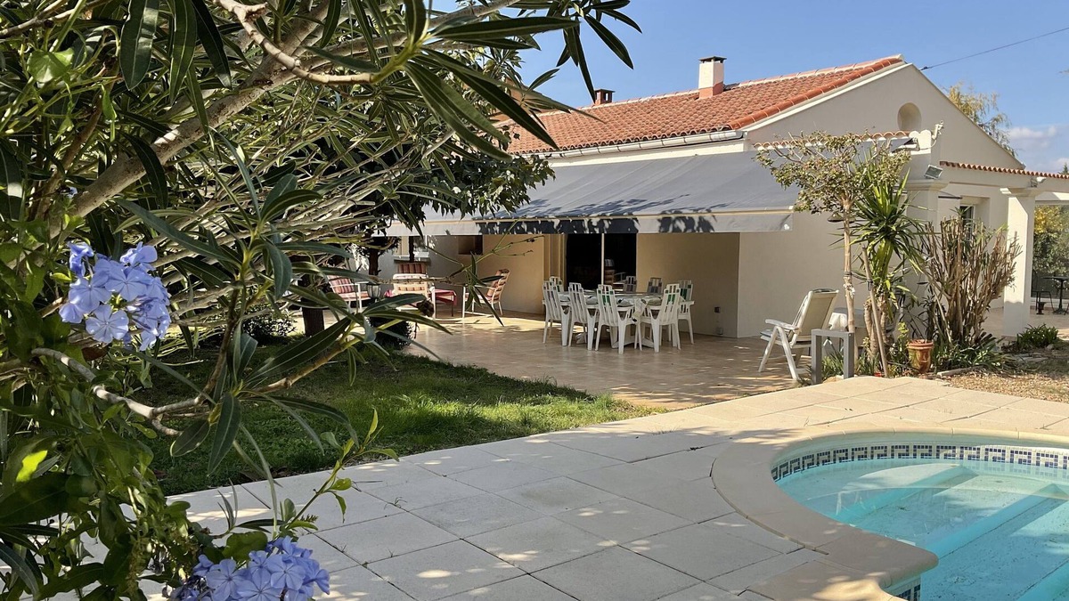 Generac Villa | Fenced garden with 10x4 pool, 85m2 terrace and shaded terrace