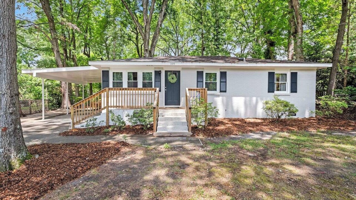 Zebulon House | Fenced In|Updated|Pets OK|3 Bed 2 Bath|Walkable DT