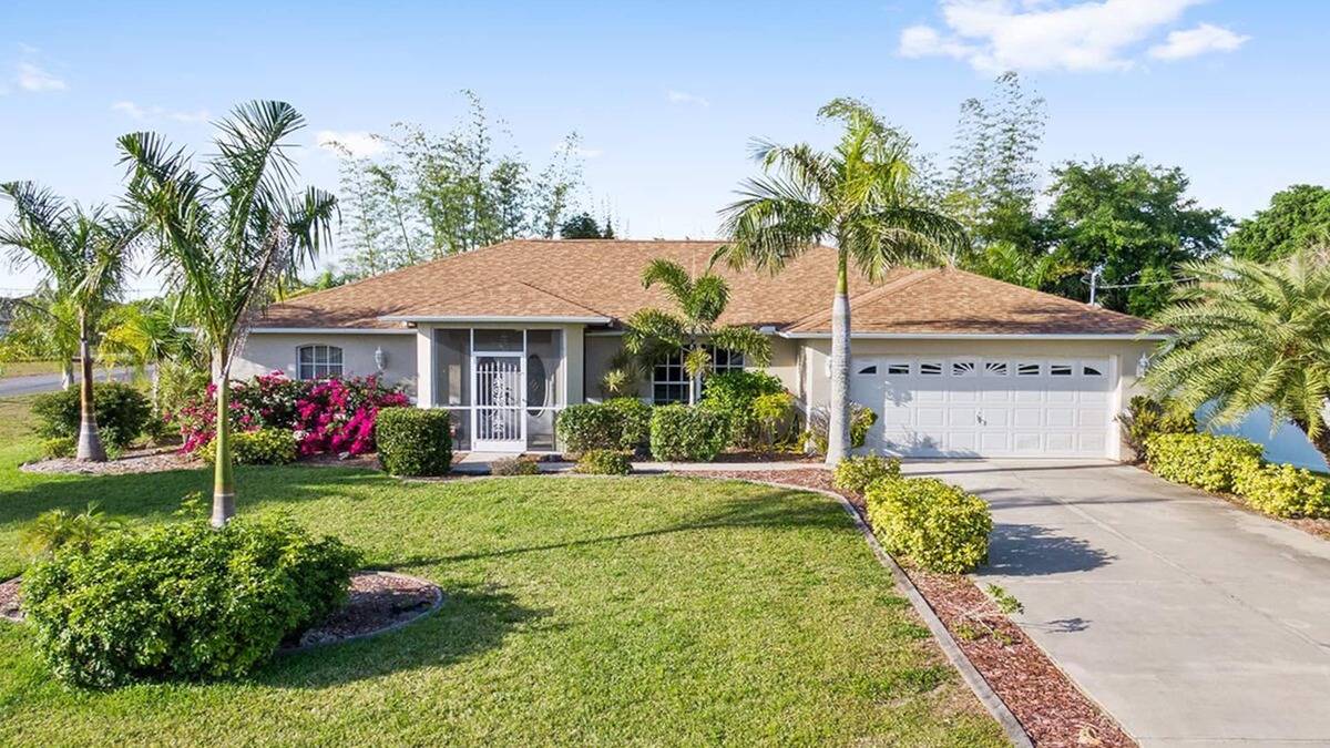 Biggar House | Fenced, private, family friendly villa with exotic poolside views near airport.