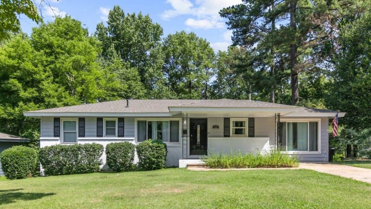 New Castle House | Fenced Yard with Private Pool! Close to Hospital