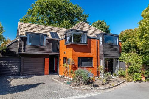 Burnside House | Fendalton Rose Garden Retreat Holiday Home