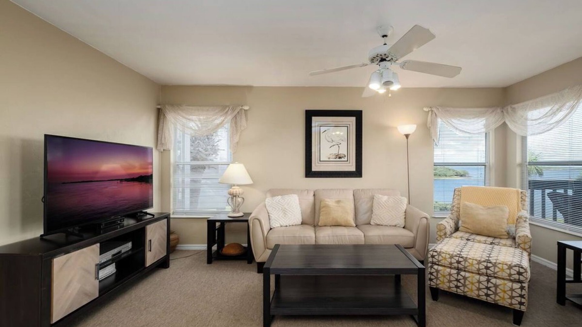 Cedar Key Condo | Fenimore Mill 5C - Sunrises, Pool & Hot Tub!