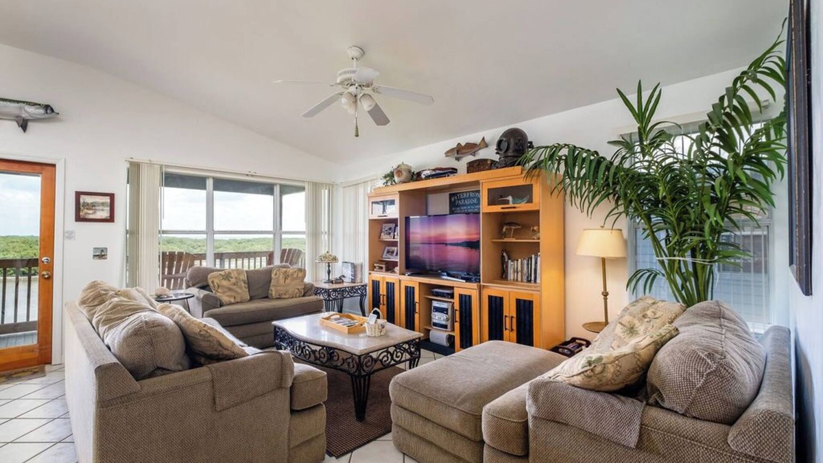 Cedar Key Condo | Fenimore Mill 8D - Boat Parking, Pool & Hot Tub!
