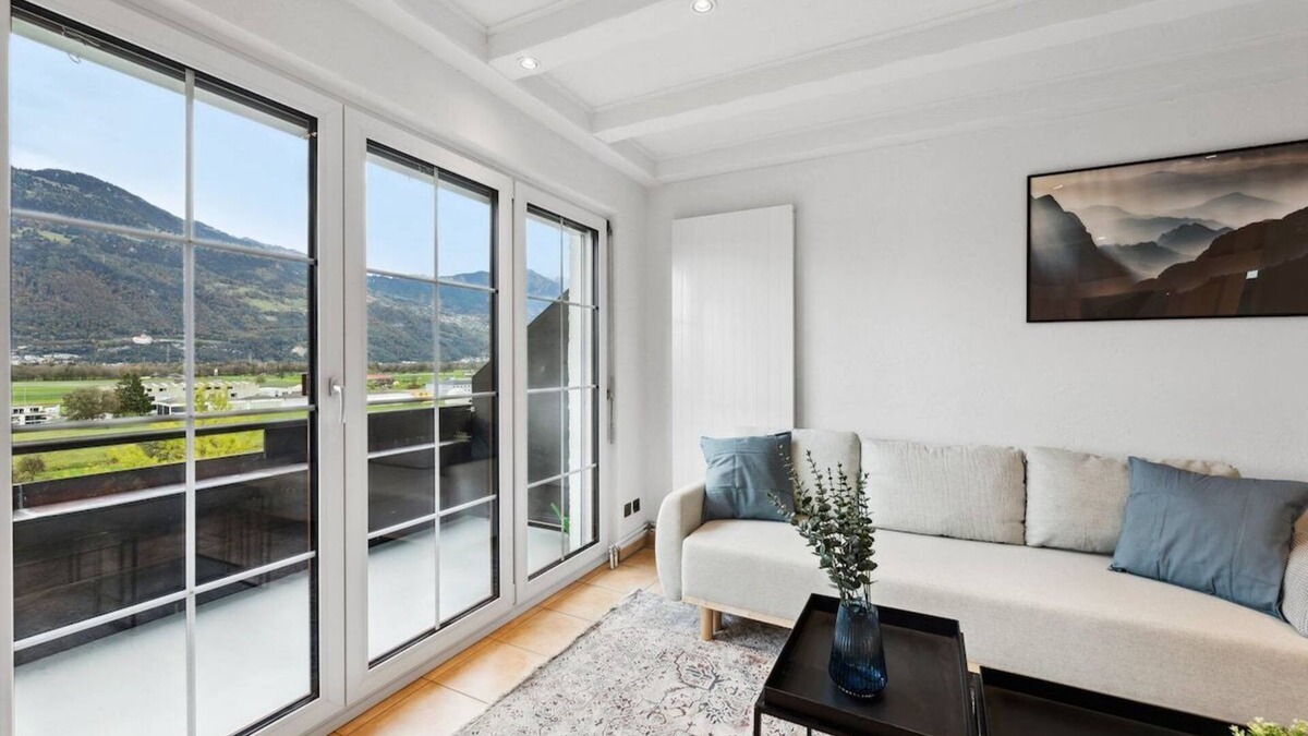 Sevelen Apartment | FENUS View over Liechtenstein | Parking | Kitchen