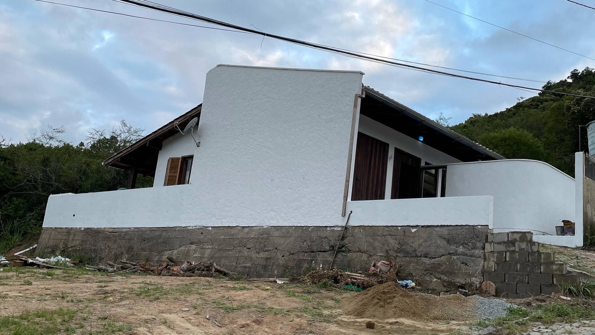 Canto Grande House | Ferias is at Casa Marrom in Bombinhas SC