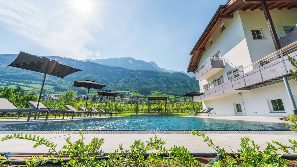 Tramin Apartment | Ferienwohnung Zwerger, NEU ab Mai 2024 Pool mit Salzwasser im Südgarten