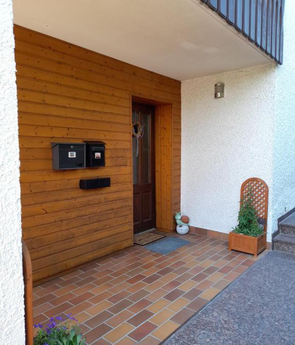 Kleinbreitenbach Apartment | Ferien- und Monteurwohnung Tina