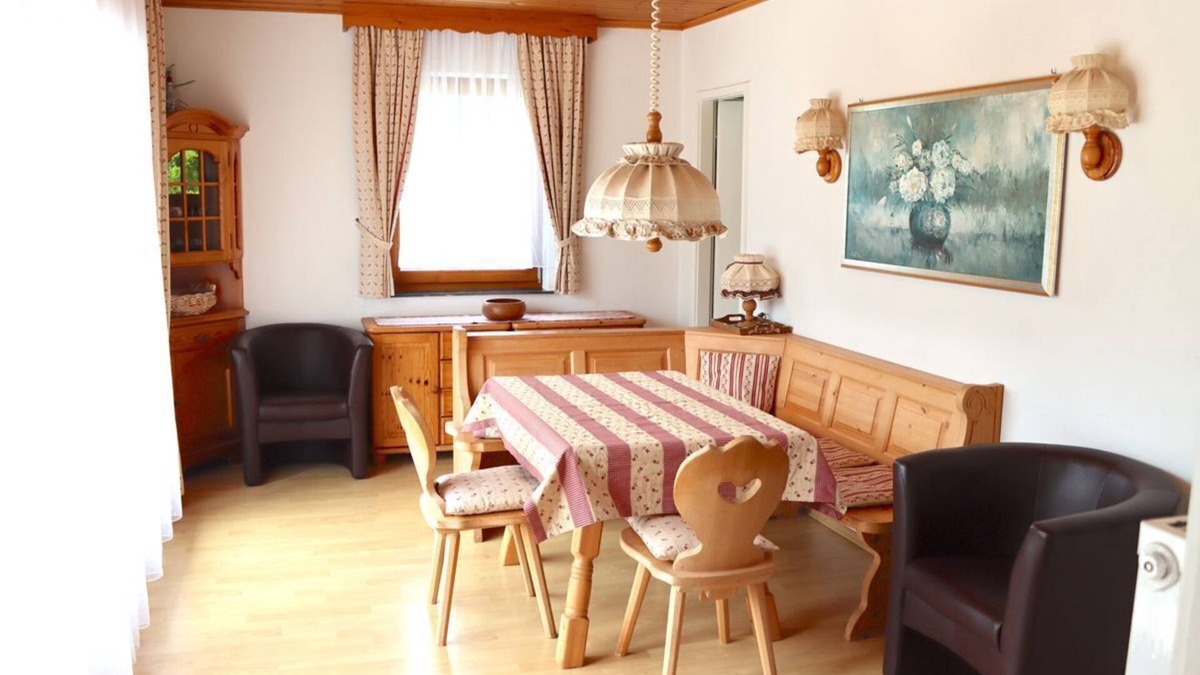 Schwarzenbach House | Ferienhaus 16-f Haus Hoher Ifen - Südlage mit Alpinem Flair - Ferienhäuser im Feriendorf Weissensee
