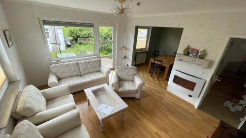 Bad Hersfeld House | Ferienhaus An der Weinrebe in Bad Hersfeld mit Garten, 2 Bäder, 2 Schlafzimmer & Küche - gratis Parkplätze