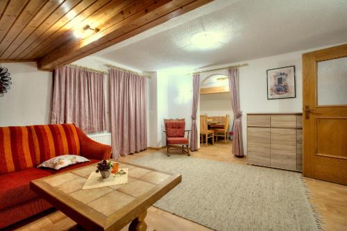 Pettneu am Arlberg Apartment | Ferienhaus Bergkristall