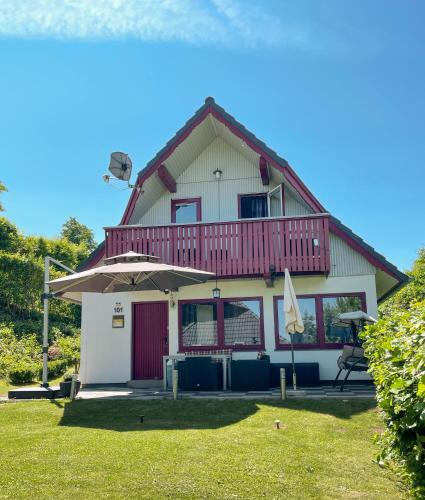 Seepark Kirchheim House | Ferienhaus "Gestiefelter Kater" am See im Bergland