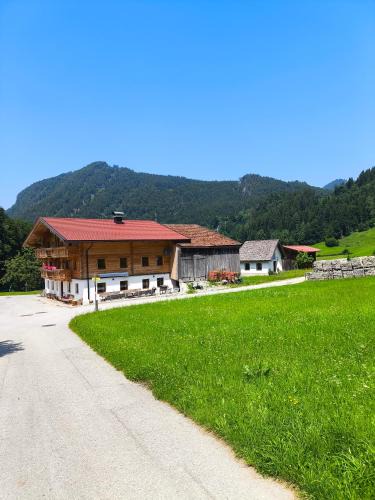 Erl House | Ferienhaus Paulnhof Erl - Alpenglück für Gruppen, Freunde & Teams