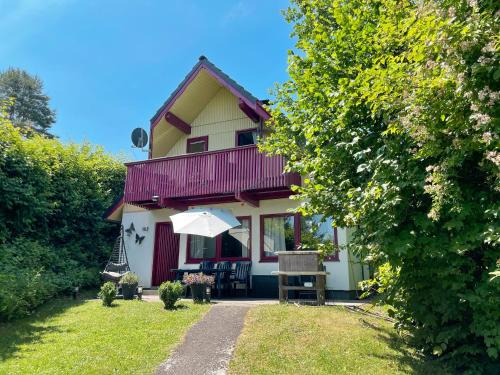 Seepark Kirchheim House | Ferienhaus "Schmetterling" am See im Bergland